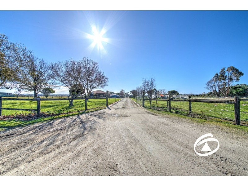 16 Latta Road, Nar Nar Goon VIC 3812