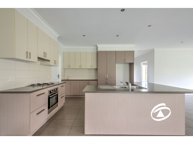5 Ivy Leaf Road, Pakenham VIC 3810