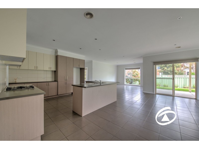 5 Ivy Leaf Road, Pakenham VIC 3810