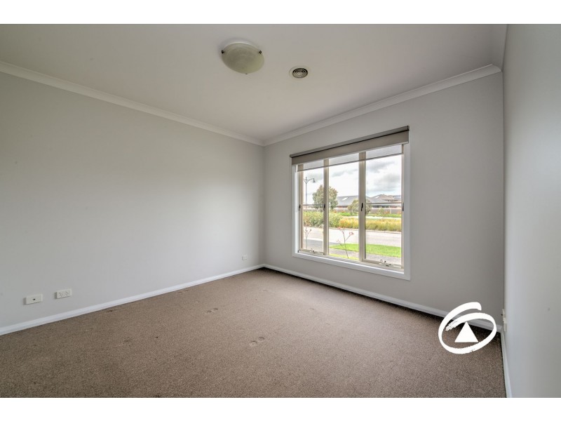 5 Ivy Leaf Road, Pakenham VIC 3810