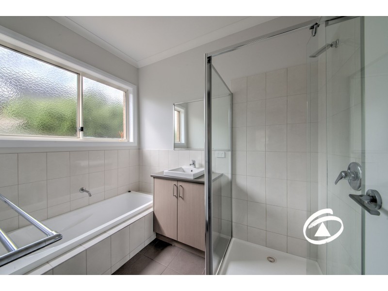 5 Ivy Leaf Road, Pakenham VIC 3810