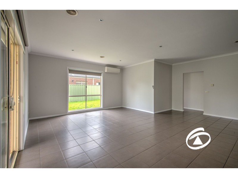 5 Ivy Leaf Road, Pakenham VIC 3810