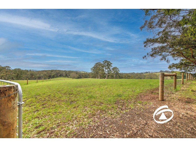 526 Paternoster Road, Mount Burnett VIC 3781