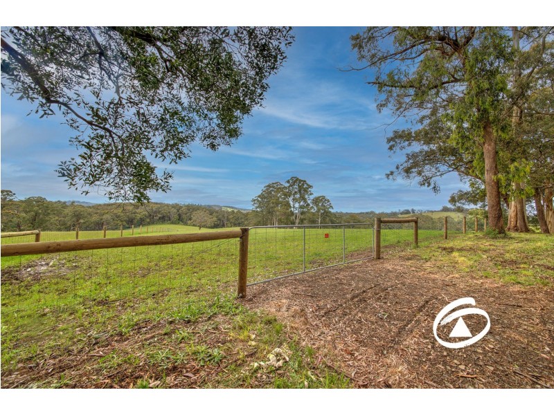 526 Paternoster Road, Mount Burnett VIC 3781