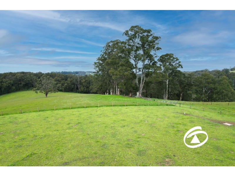 526 Paternoster Road, Mount Burnett VIC 3781