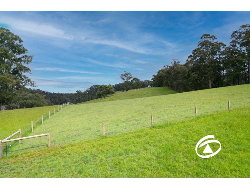 526 Paternoster Road, Mount Burnett VIC 3781