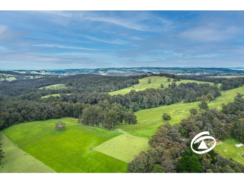 526 Paternoster Road, Mount Burnett VIC 3781