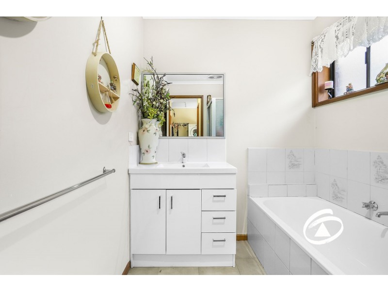 1 James Court, Drouin VIC 3818