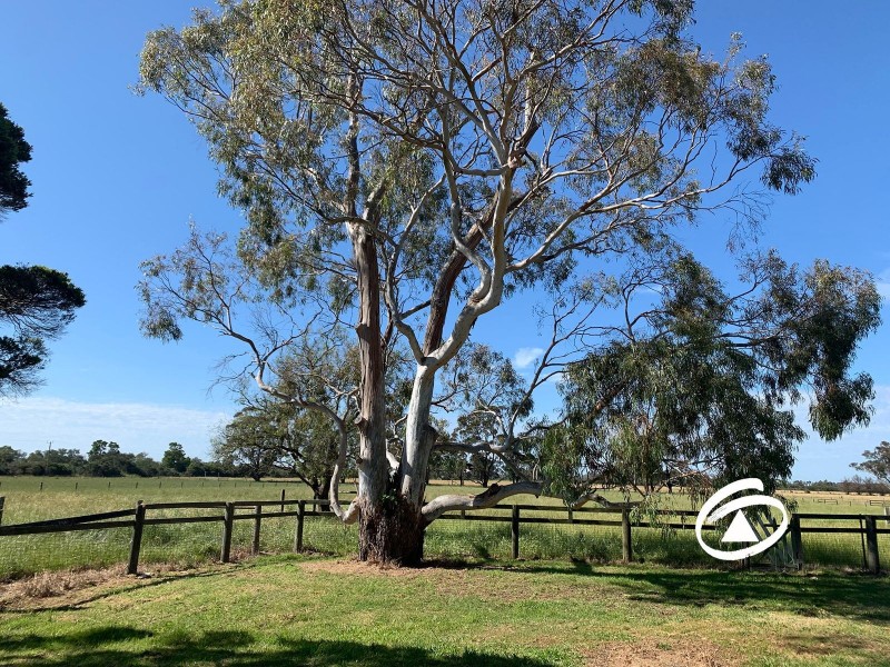 885 McDonalds Drain Road, Pakenham South VIC 3810