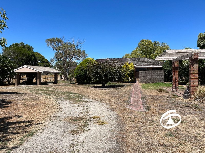 885 McDonalds Drain Road, Pakenham South VIC 3810