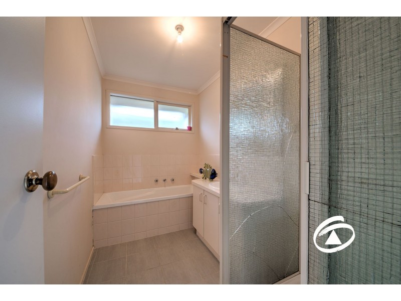 5 Parman Avenue, Pakenham VIC 3810