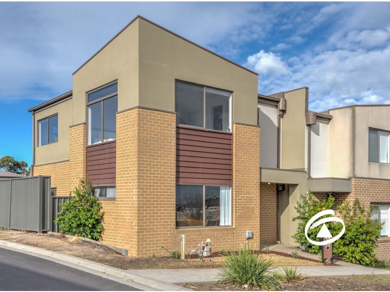 42/23 Atlantic Drive, Pakenham VIC 3810