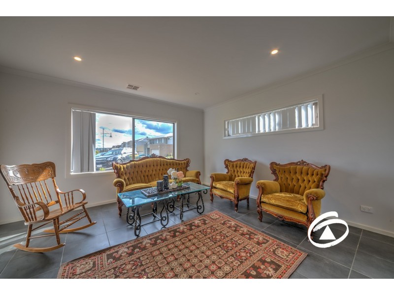 42/23 Atlantic Drive, Pakenham VIC 3810