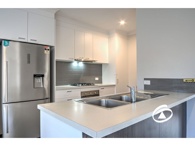 42/23 Atlantic Drive, Pakenham VIC 3810