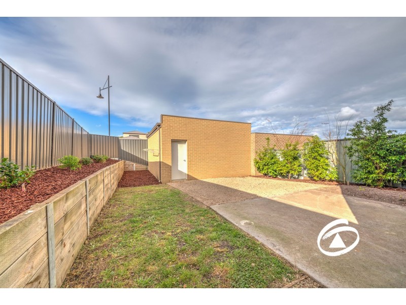 42/23 Atlantic Drive, Pakenham VIC 3810