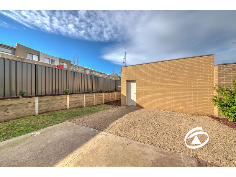 42/23 Atlantic Drive, Pakenham VIC 3810