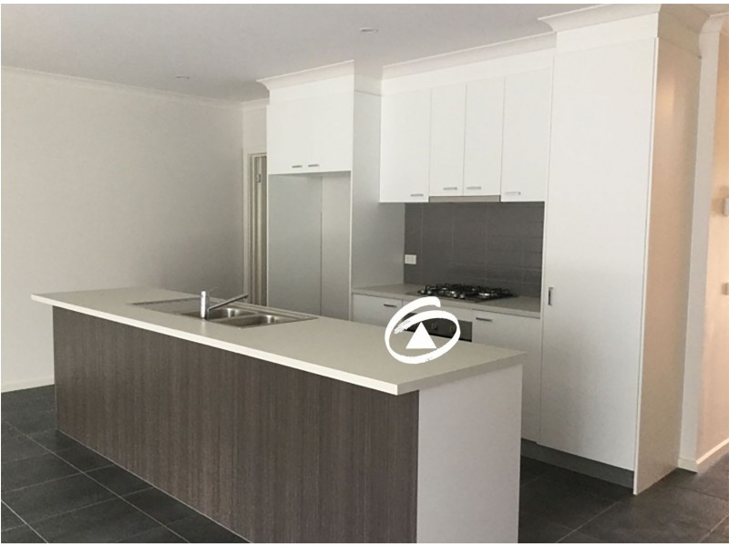 8/23 Atlantic Drive, Pakenham VIC 3810