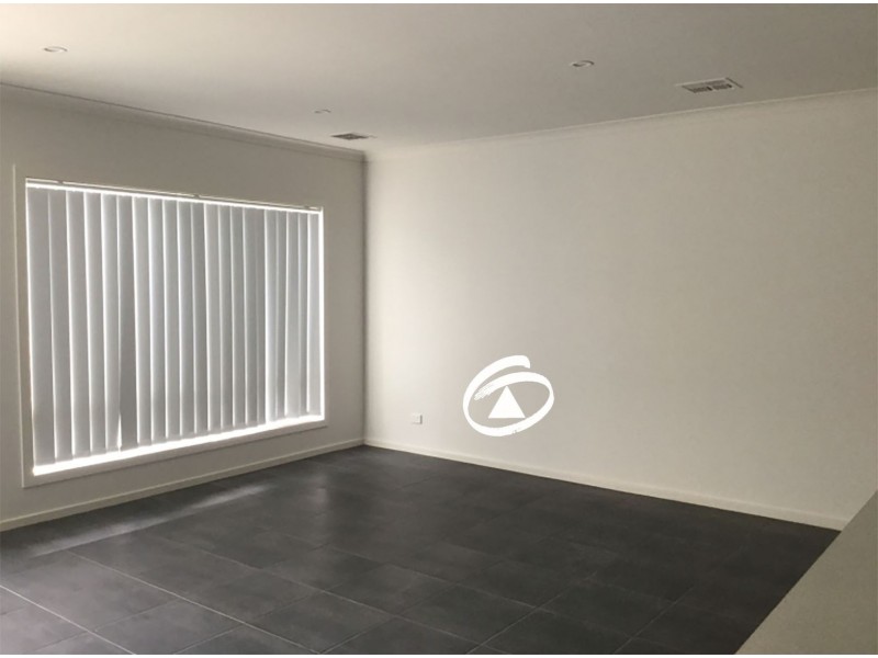 8/23 Atlantic Drive, Pakenham VIC 3810