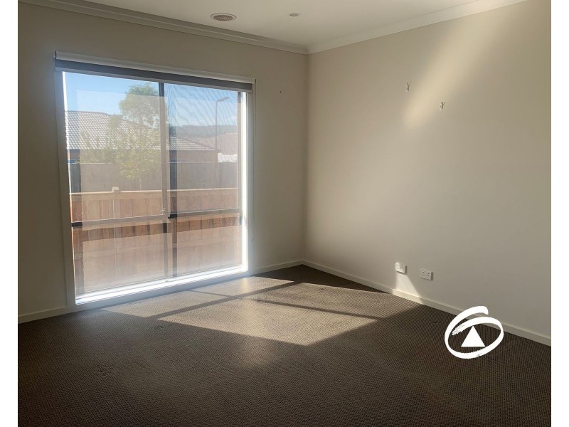 8 Kiama Street, Officer VIC 3809