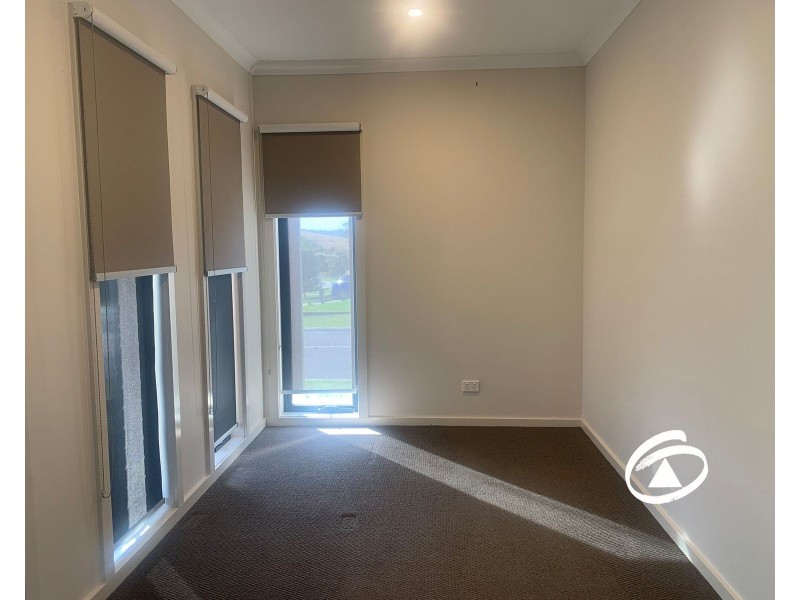 8 Kiama Street, Officer VIC 3809