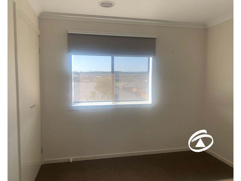 8 Kiama Street, Officer VIC 3809