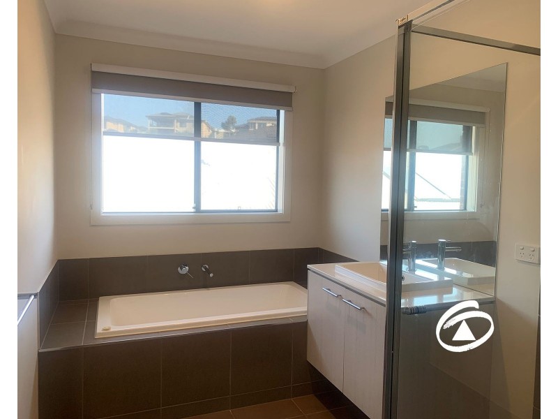 8 Kiama Street, Officer VIC 3809