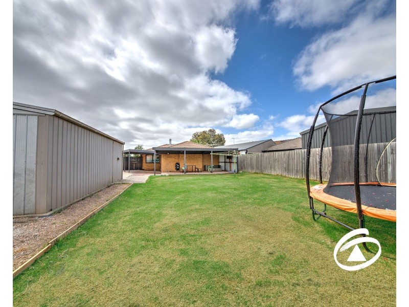 6 Bluegrass Crescent, Pakenham VIC 3810