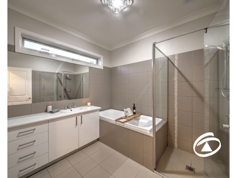 97 Livingstone Boulevard, Pakenham VIC 3810