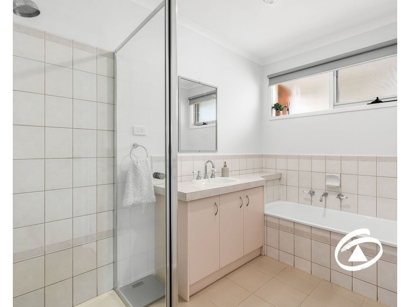 2 Cyprus Place, Pakenham VIC 3810