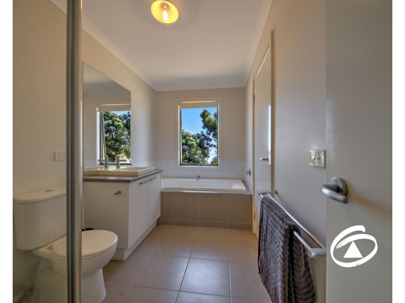 11 Atlantic Drive, Pakenham VIC 3810