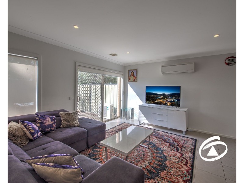 30/23 Atlantic Drive, Pakenham VIC 3810