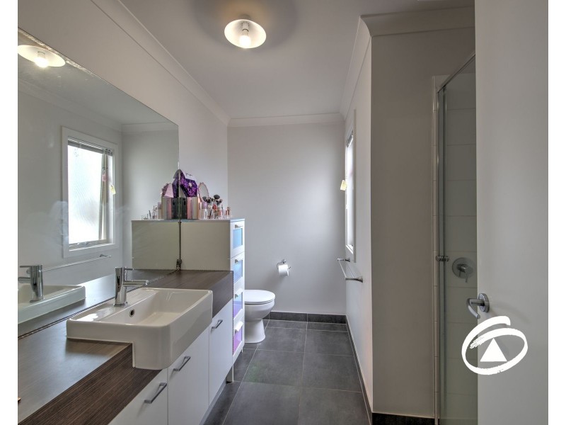 30/23 Atlantic Drive, Pakenham VIC 3810