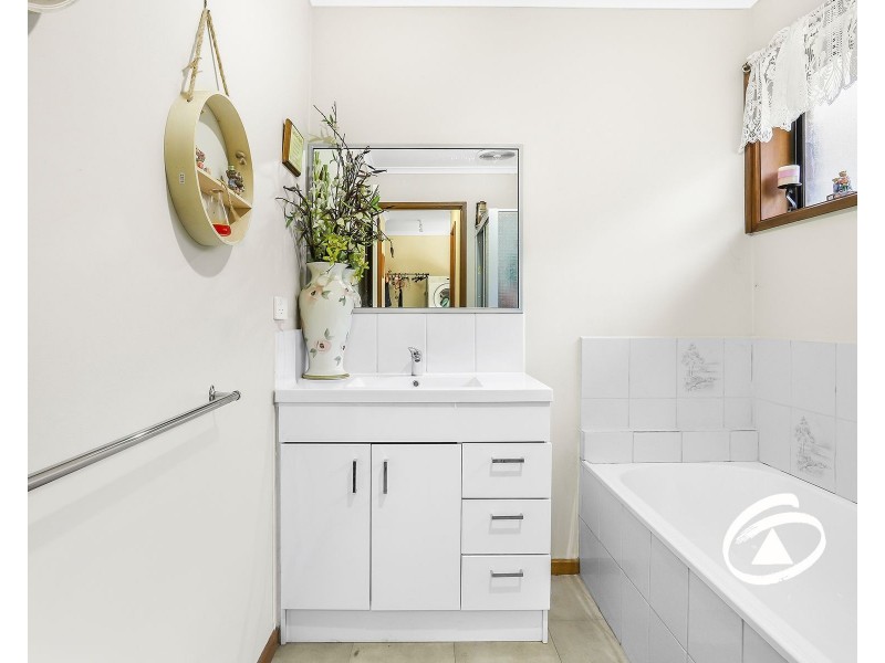 1 James Court, Drouin VIC 3818
