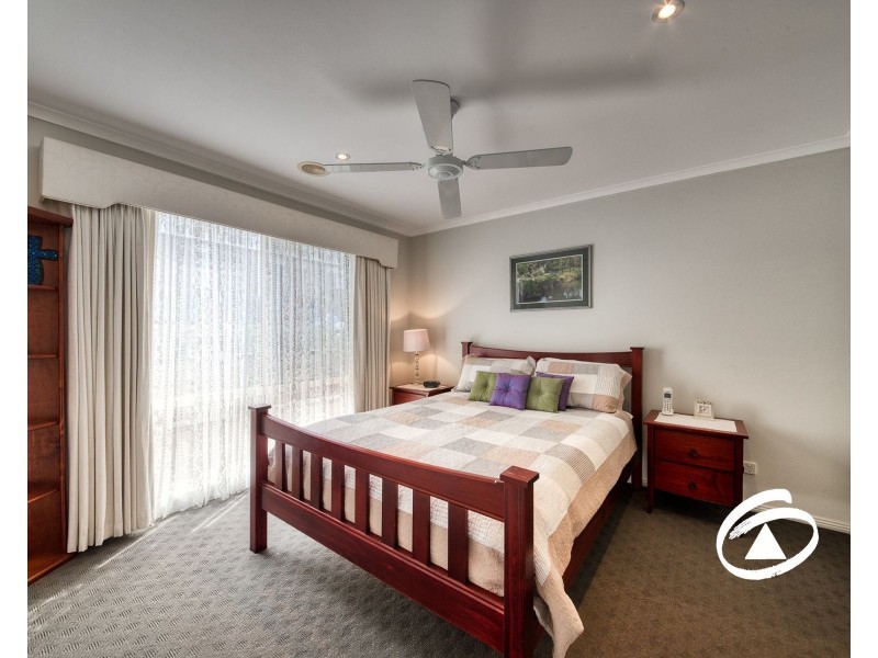 10 Johnsons Place, Pakenham VIC 3810