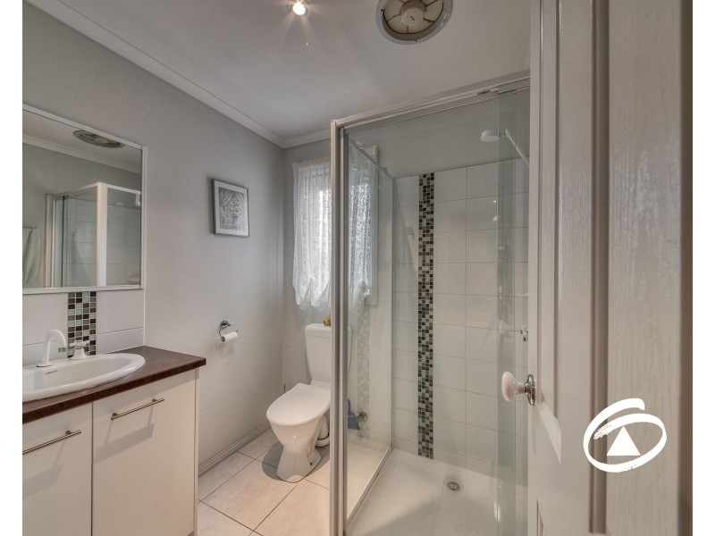 10 Johnsons Place, Pakenham VIC 3810