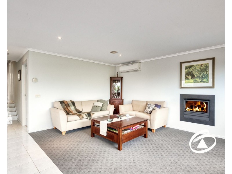 10 Johnsons Place, Pakenham VIC 3810