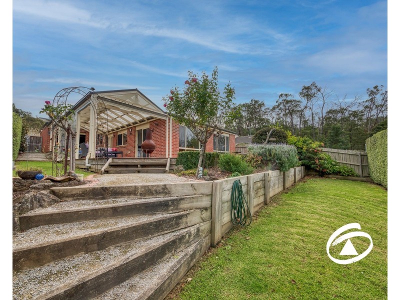 10 Johnsons Place, Pakenham VIC 3810