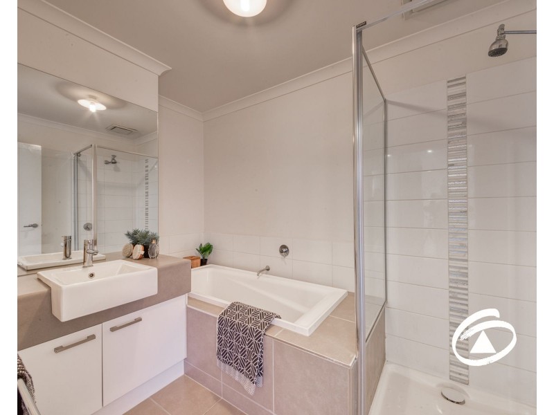17 Atlantic Drive, Pakenham VIC 3810