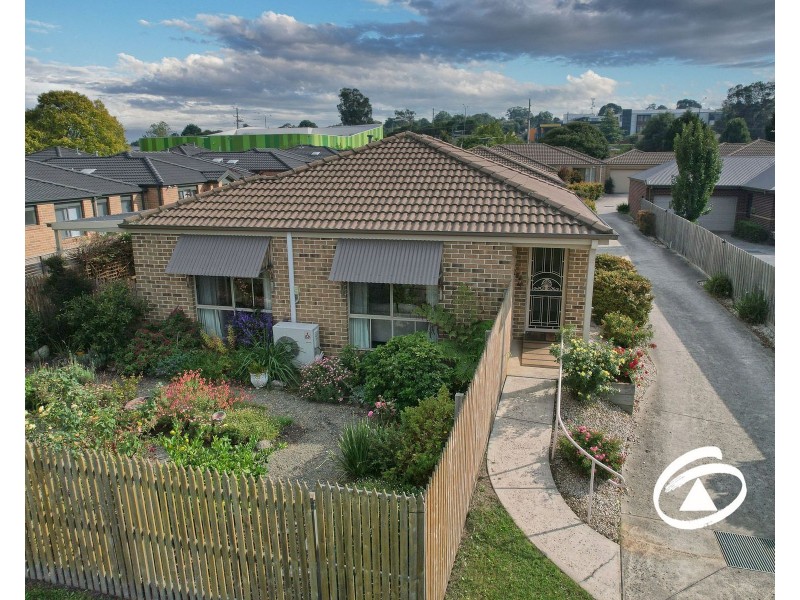 1/4 Anderson Street, Pakenham VIC 3810
