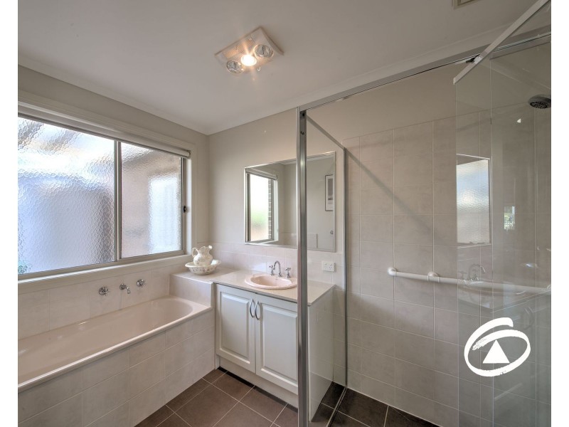 1/4 Anderson Street, Pakenham VIC 3810