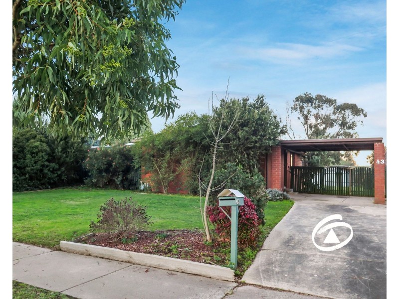 43 Kingston Avenue, Pakenham VIC 3810