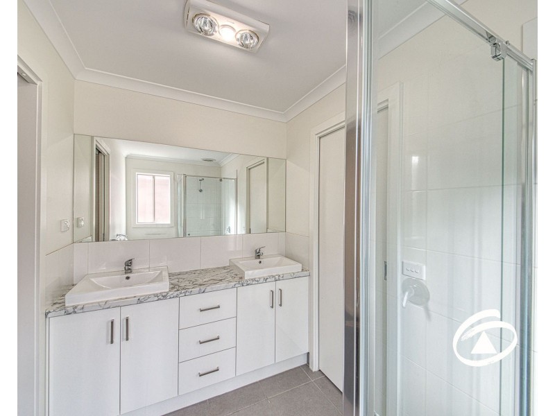 11 Woodlet Place, Pakenham VIC 3810