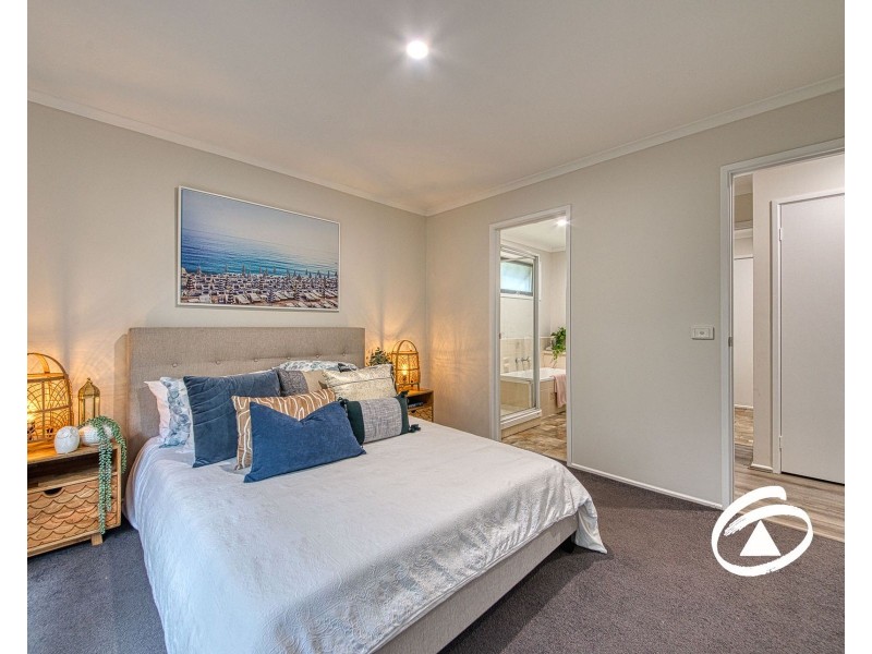 35 Simon Drive, Pakenham VIC 3810