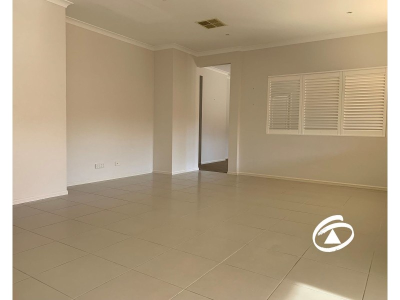 13 Rose Garden Avenue, Officer VIC 3809