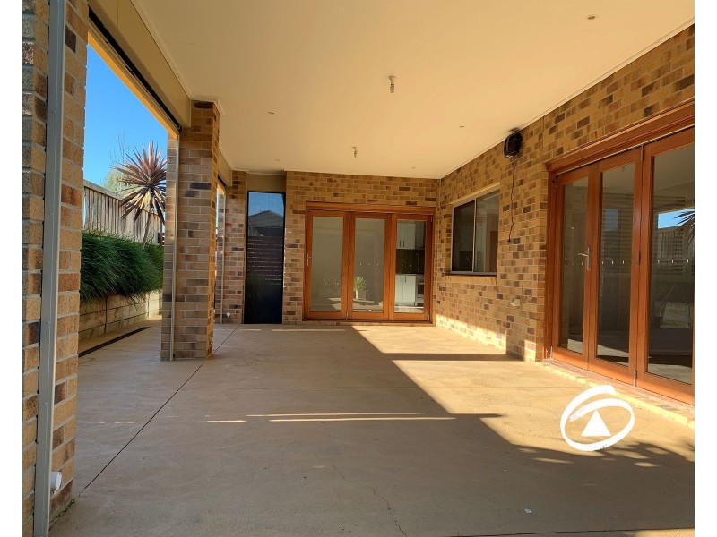 13 Rose Garden Avenue, Officer VIC 3809