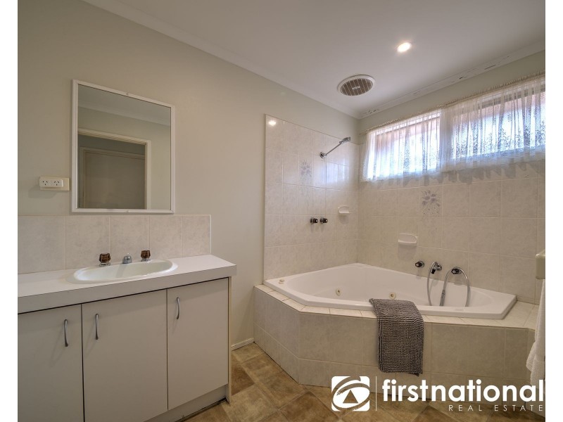 29 Barrington Drive, Pakenham VIC 3810