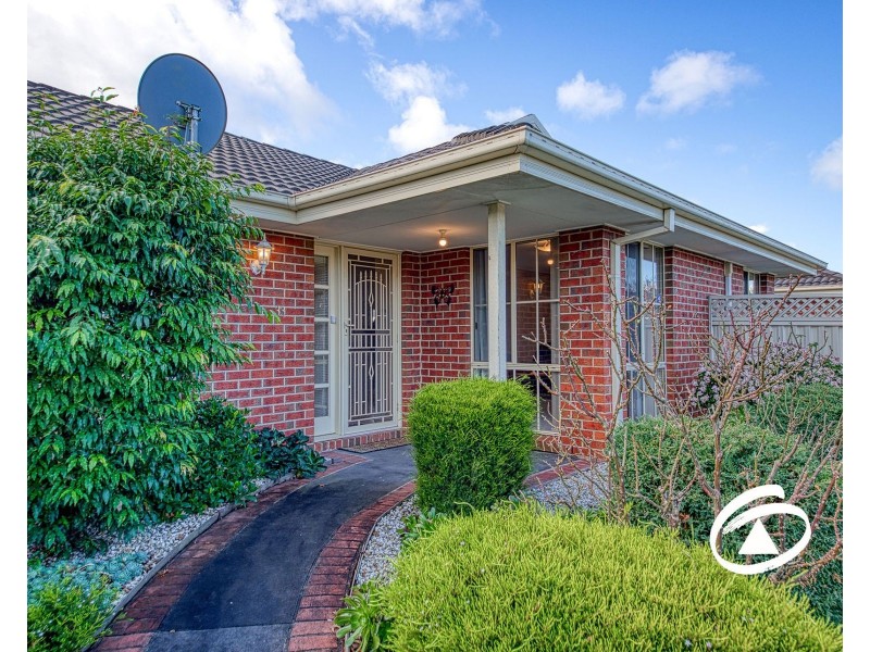 33 Oaklands Way, Pakenham VIC 3810