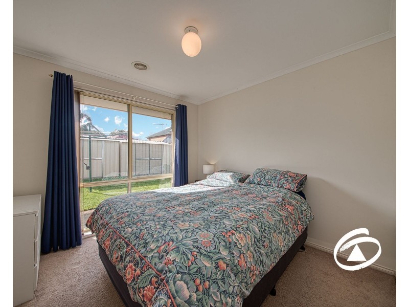 33 Oaklands Way, Pakenham VIC 3810