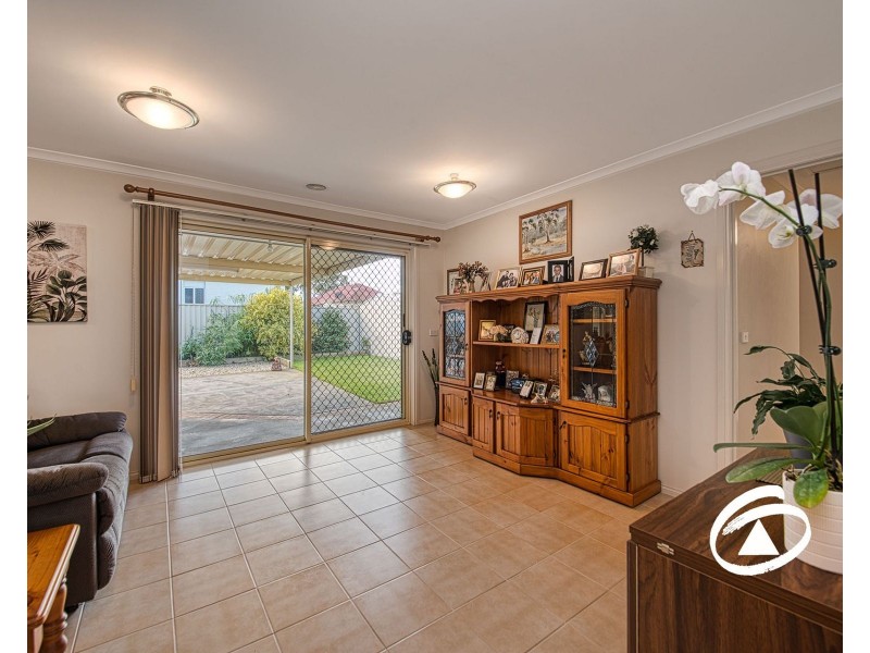 33 Oaklands Way, Pakenham VIC 3810