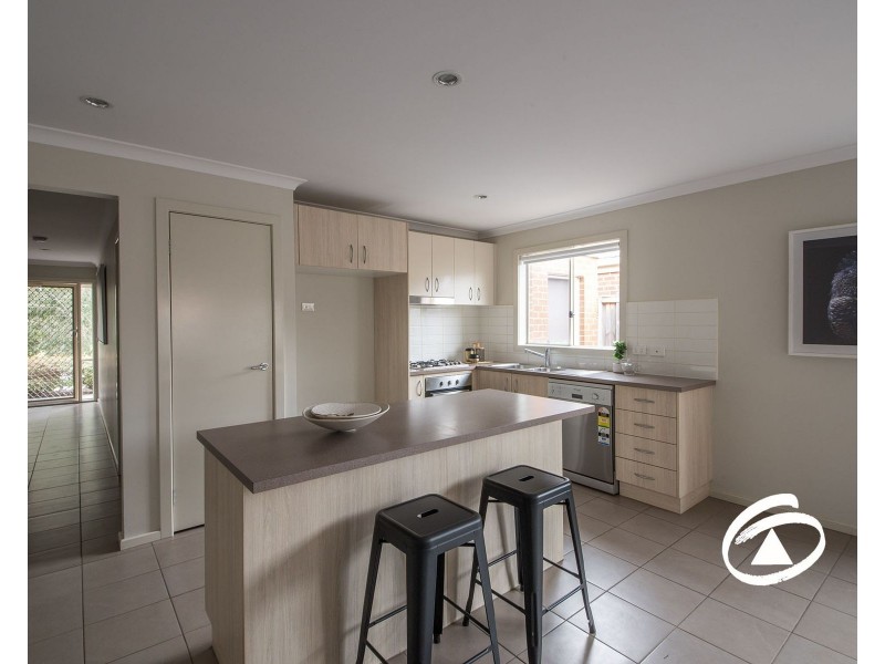 15 Markbeech Crescent, Officer VIC 3809